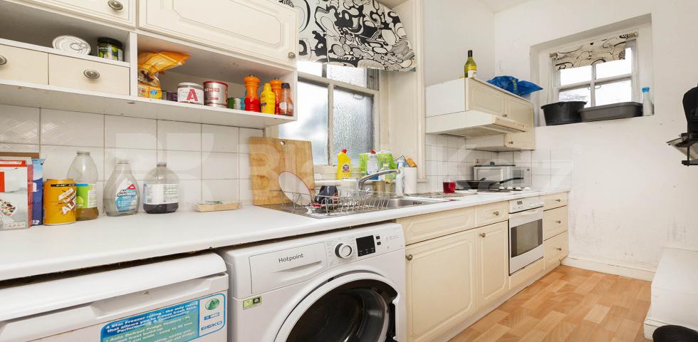 			1 Bedroom, 1 bath, 1 reception Apartment			 High Street, Horsney